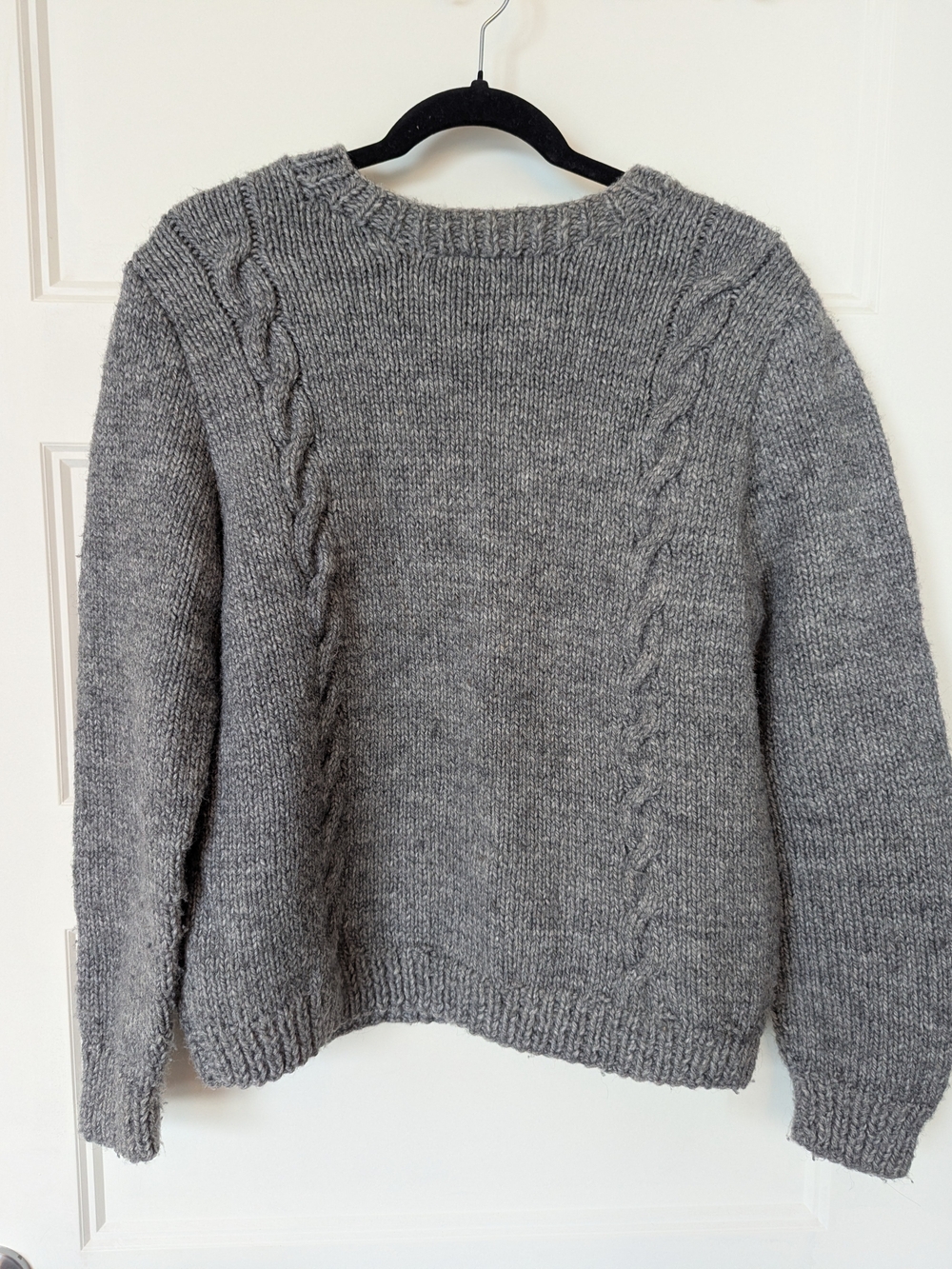 Women's Gray Cable-Knit Sweater - Classic Crewneck